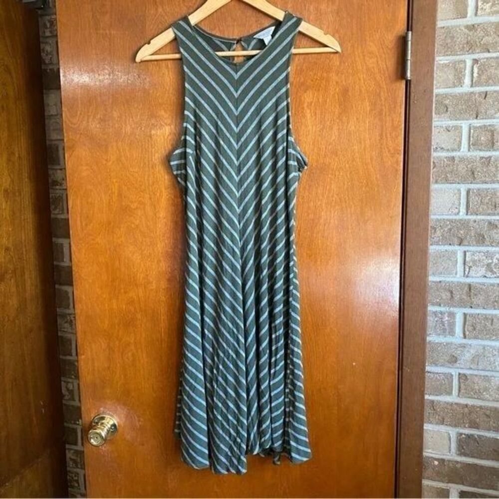 Belle + Sky Women’s Dress Large Green Striped Sleeveless Midi Bell Cut Sz Large